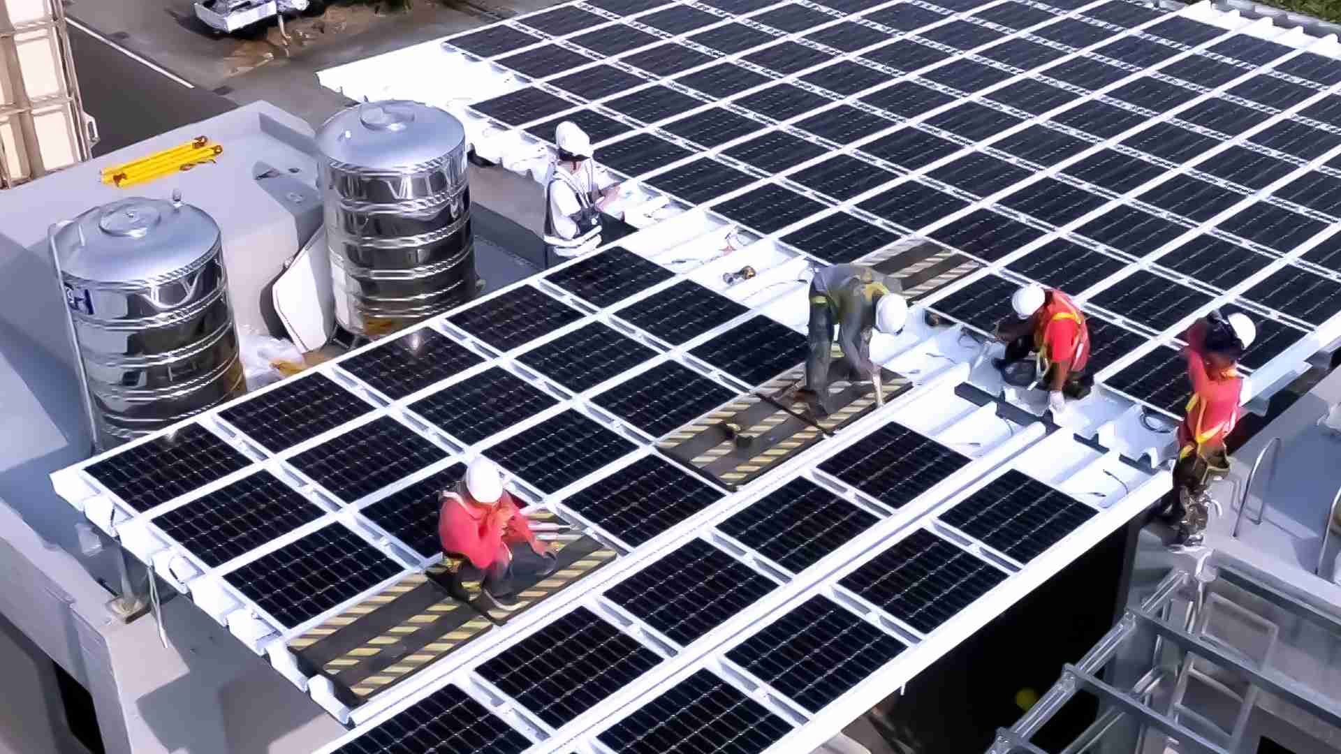 PA直营着力于替代能源之技术研发，，，如光电浪板的相关制程、、设备与产品，，，，其中所开发之光电整合型浪板，，，减少传统金属支架安装，，，更提升耐候度，，，，可广泛运用于多元场域，，，并辅助建筑达到净零碳排目标