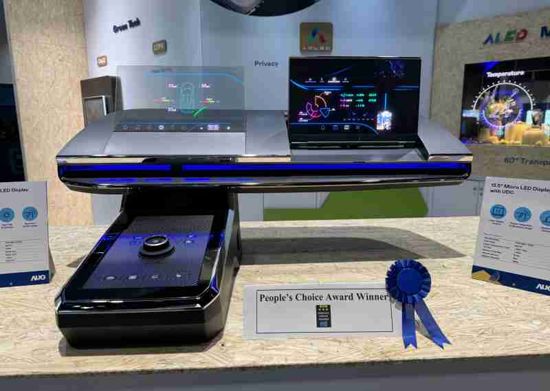 PA直营车用Micro LED Display HMI解决方案获”最佳车用显示奖”，，以用户为中心开发，，，针对前座驾驶与乘客设计兼具娱乐与安全的高画质屏幕，，，，包含车舱前座的Micro LED透明屏幕及全球首款内建镜头的智慧Micro LED显示器