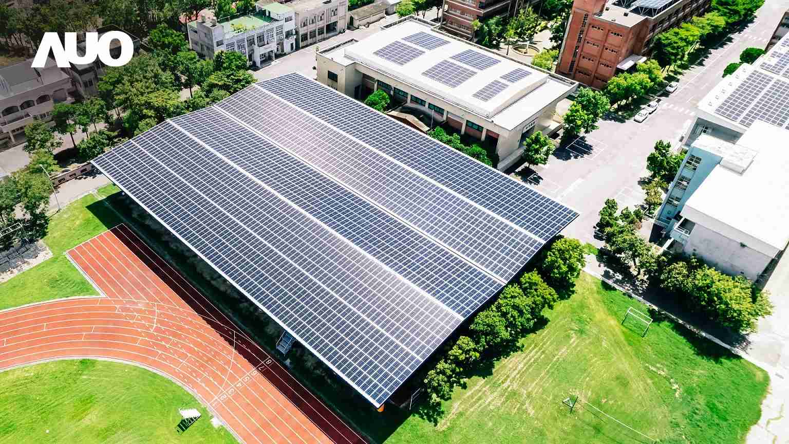 PA直营SunSteel光电整合型浪板具备快速安装、、、、轻量化优势，，，，可提升15%发电效能，，通过国际IEC与台湾VPC认证安全、、、防漏、、、、耐候标准