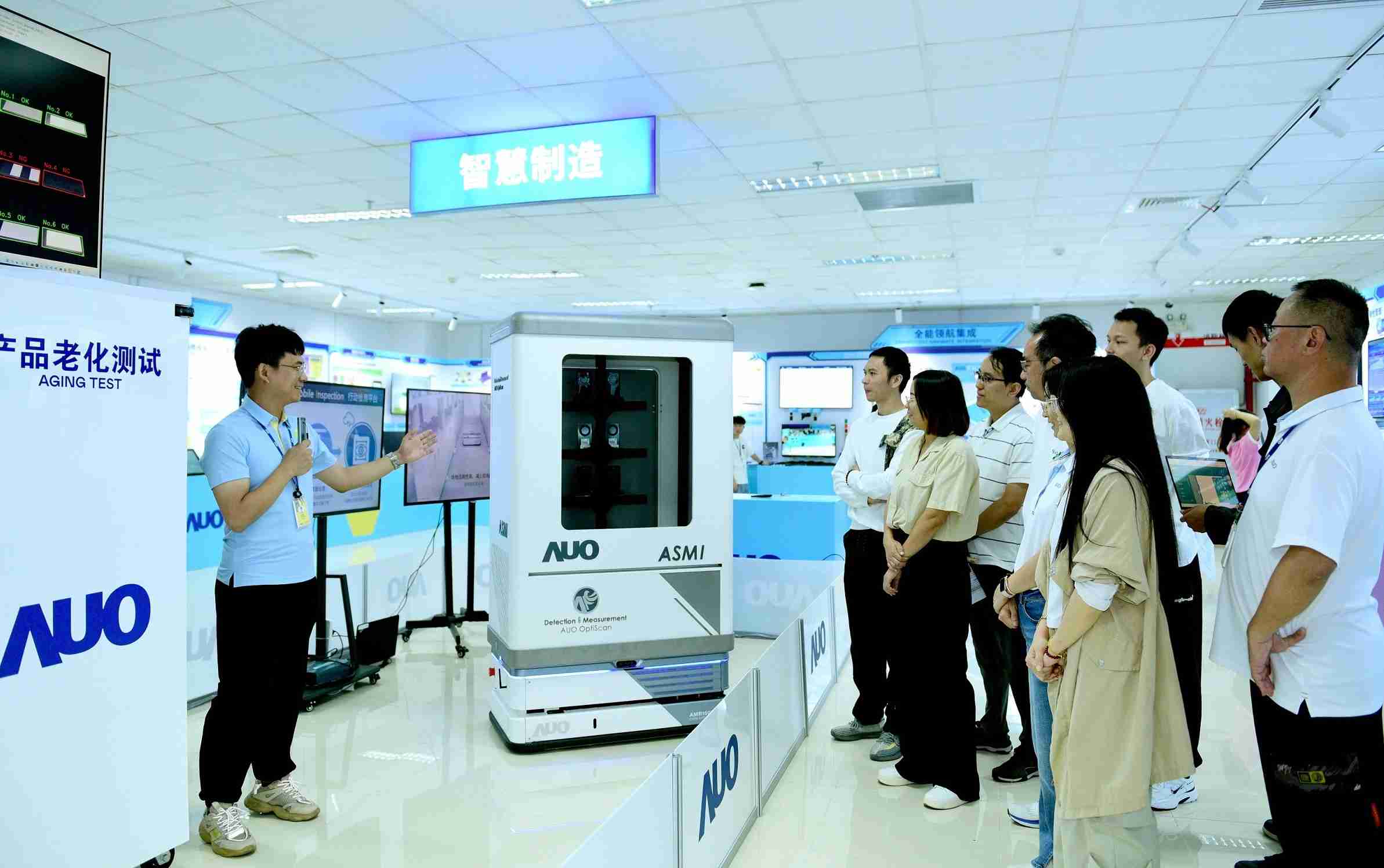 PA直营厦门将5G+ABC技术串联生产管理全流程，，，，打通研发、、、采购、、、、生管、、、、制程、、、设备、、质量等产品全生命周期制造流程，，，完成数字化设计、、、、智慧供应链、、、、智能座舱、、、全流程设备管理、、、、数据驱动优化、、智慧在线检测、、智慧品管等自适应生产模式升级