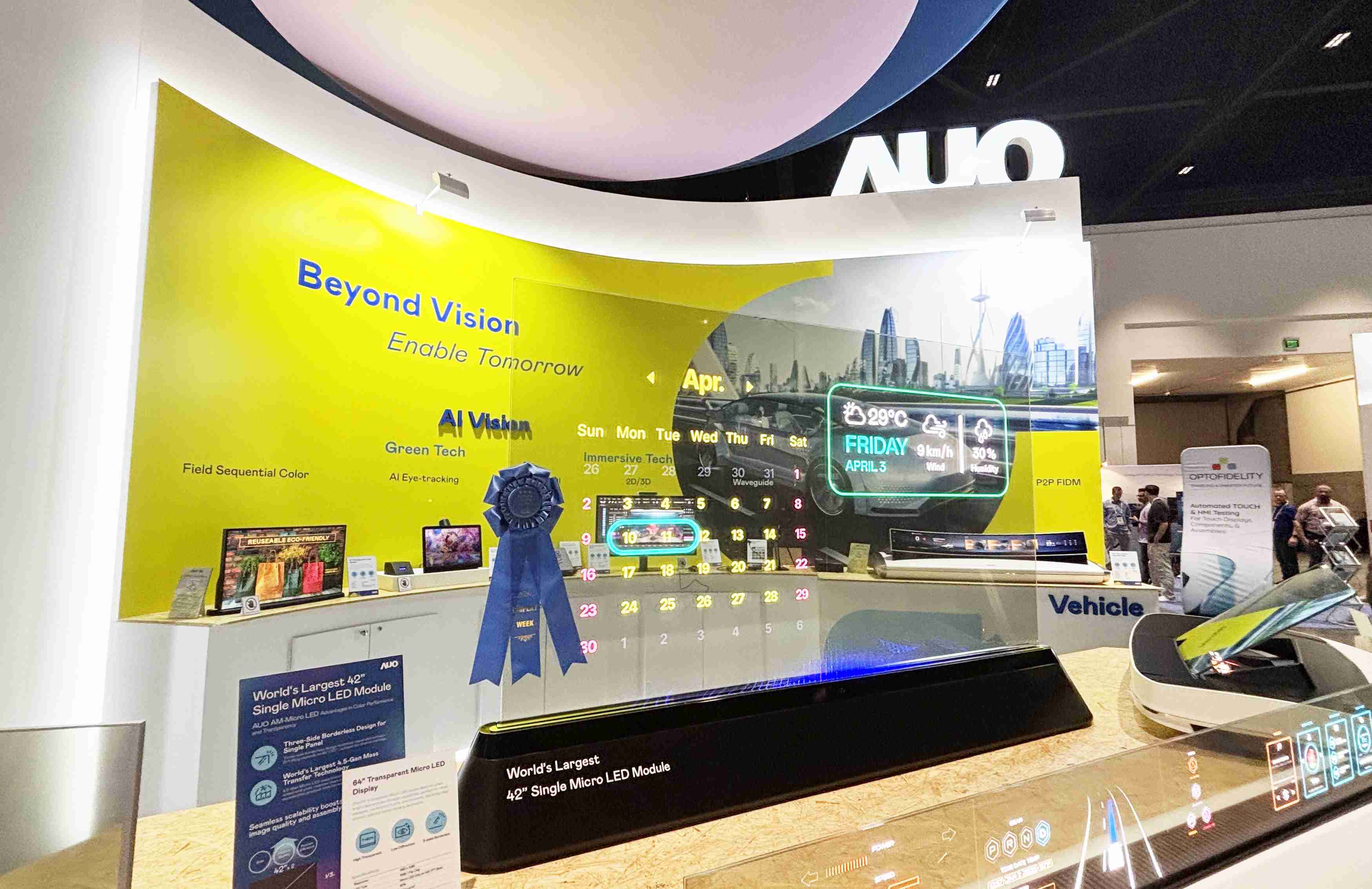 PA直营64吋透明Micro LED显示器获〝最佳Micro LED技术应用奖〞，，，其绝妙的透明穿透特性，，，同时具备1,000 nits的高亮度表现，，，，并透过精细的无缝拼接延伸，，，，可依需求灵活应用于多元场域，，，展现出Micro LED显示技术划时空的无限潜力